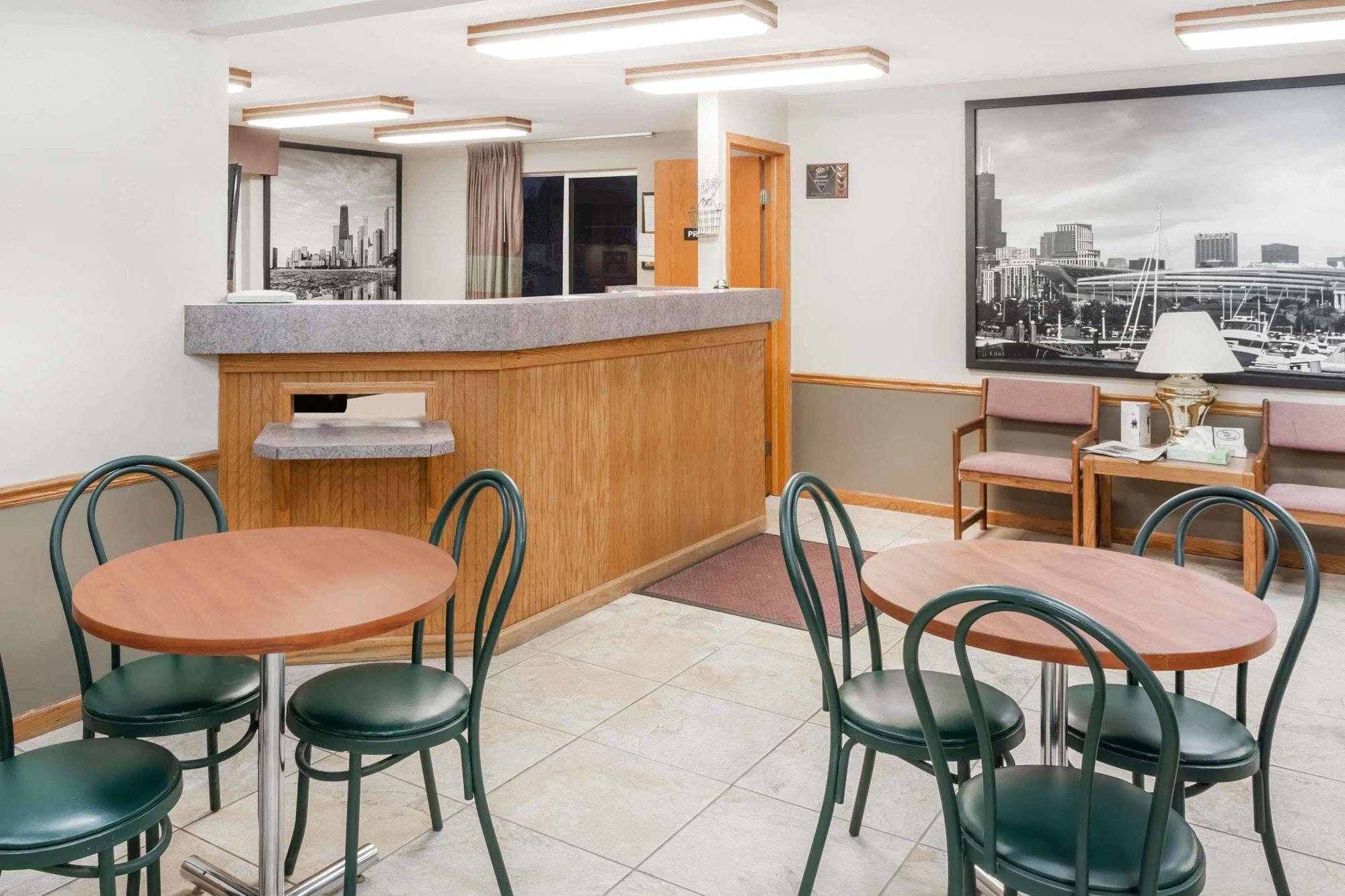 Hotel Super 8 By Wyndham Watseka Esterno foto