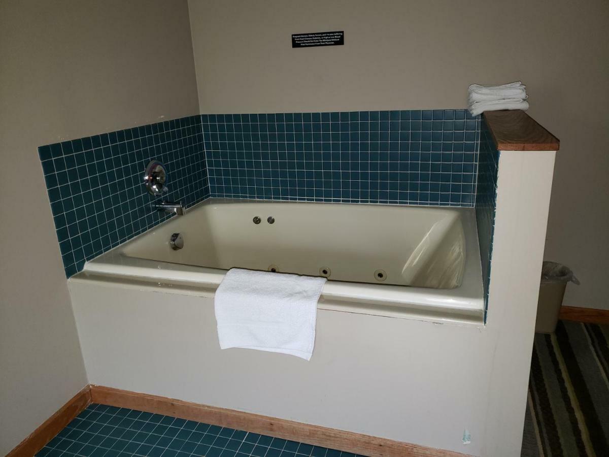 Hotel Super 8 By Wyndham Watseka Esterno foto